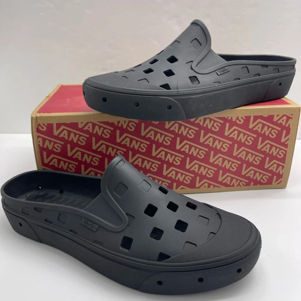 Vans WMNS Slip-On Clogs Slip-On Mule Trk
Black
VN0005V8BLK Tracking Sneakers - Picture 2 of 16